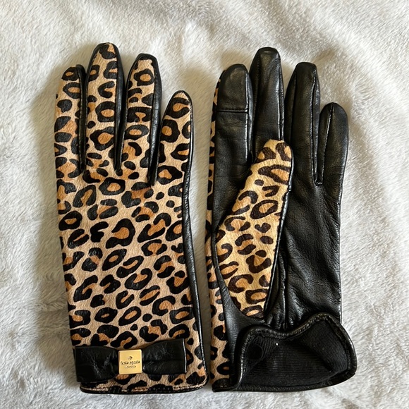kate spade Accessories - Kate Spade Leopard Tech Gloves